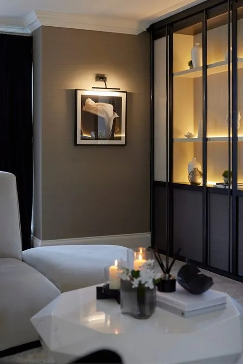 Knutsford Contemporary Home — interior detail 8